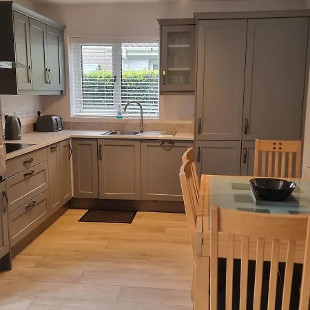 Sea Breeze House בית נופש *